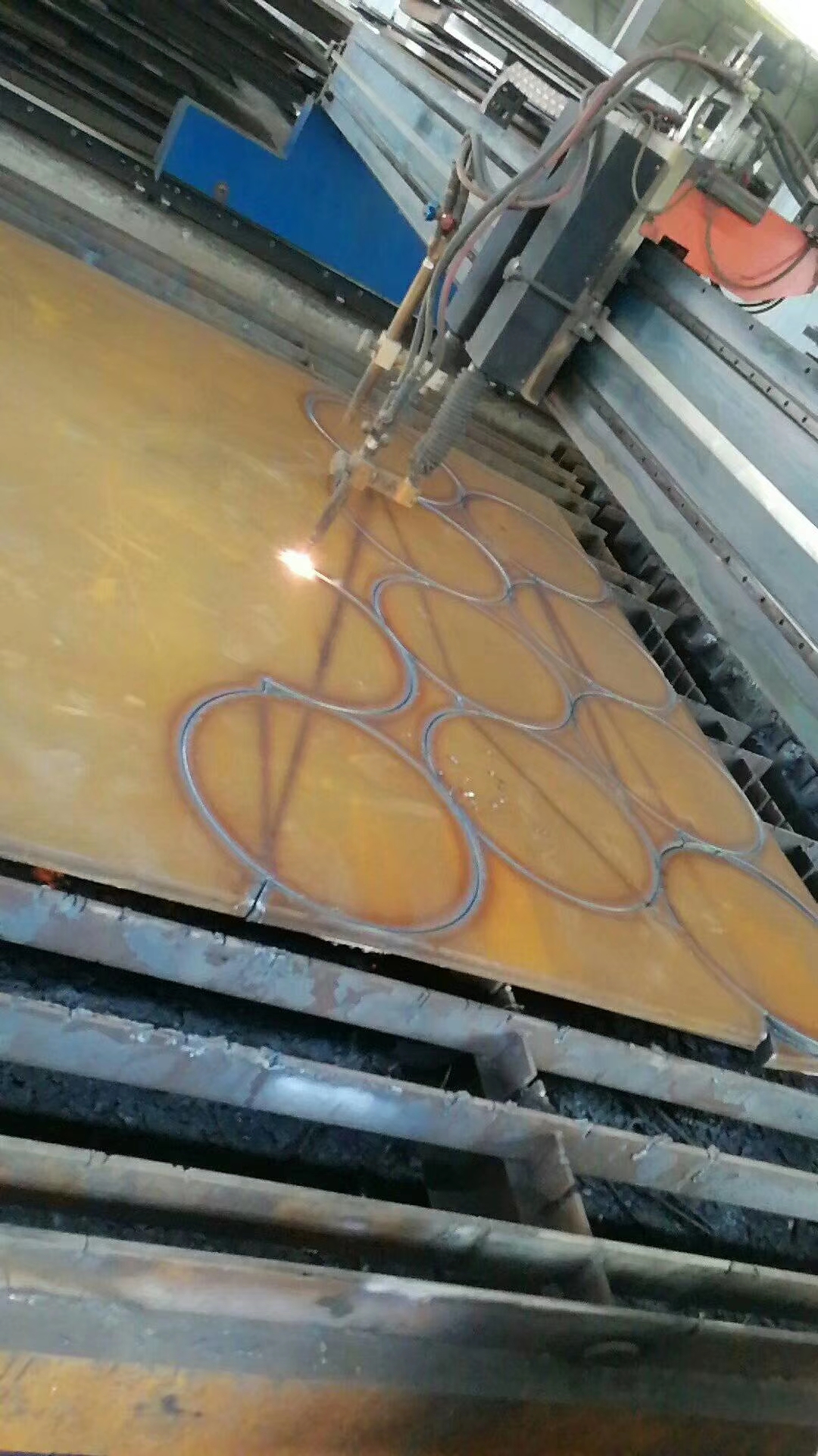 nm500耐磨板氣割變形操作時應(yīng)注意以下幾方面